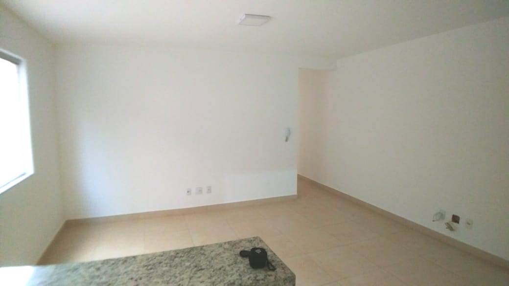 Apartamento à venda com 2 quartos, 70m² - Foto 3