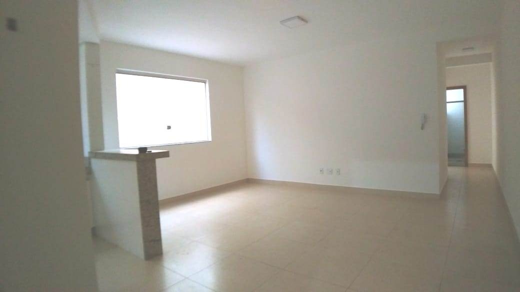 Apartamento à venda com 2 quartos, 70m² - Foto 2