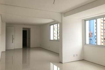 Apartamento à venda com 4 quartos, 200m² - Foto 2