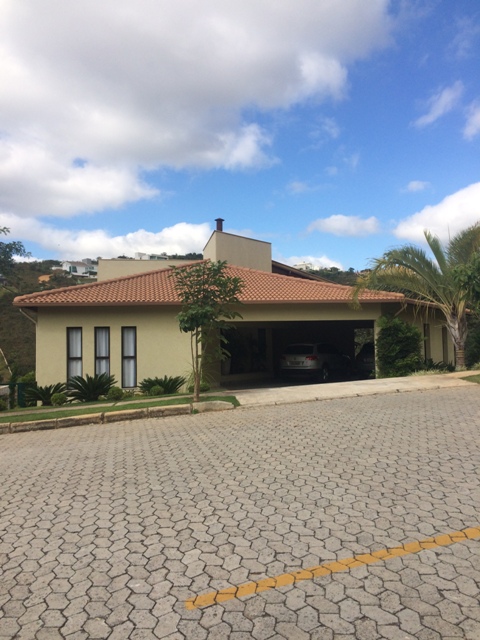 Casa à venda com 4 quartos, 600m² - Foto 1