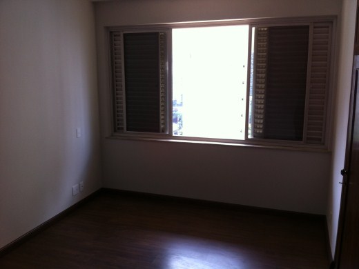 Apartamento à venda com 4 quartos, 190m² - Foto 4