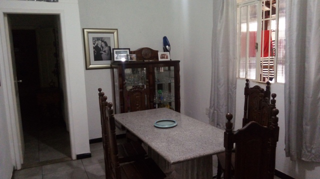 Casa à venda com 3 quartos, 200m² - Foto 1