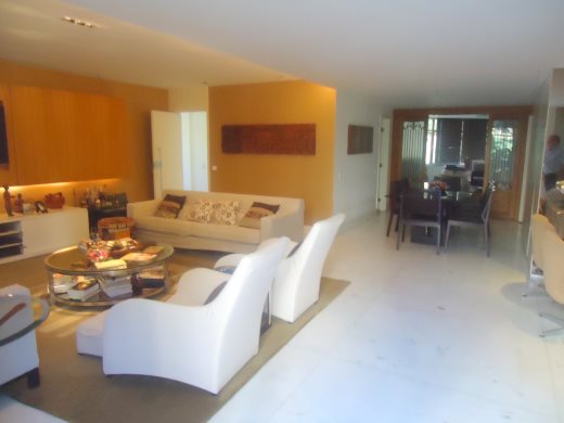 Apartamento à venda com 4 quartos, 200m² - Foto 2