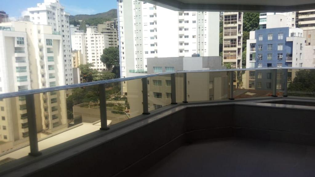 Apartamento à venda com 4 quartos, 145m² - Foto 1