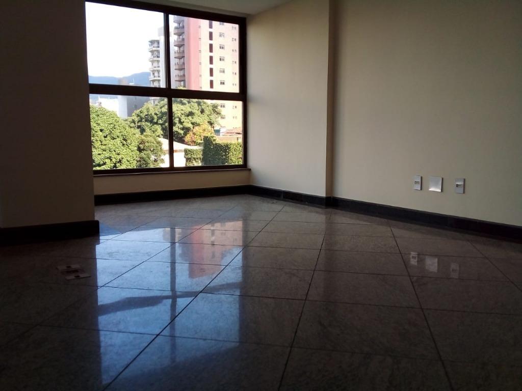 Apartamento à venda com 4 quartos, 190m² - Foto 4