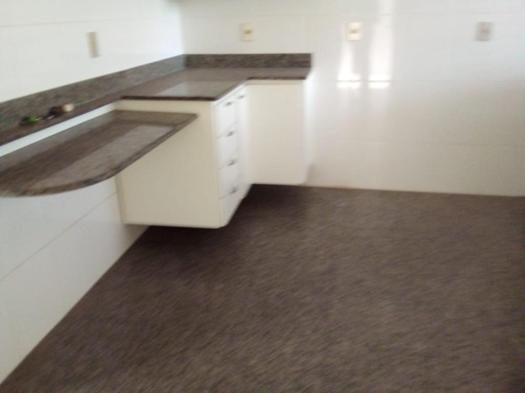 Apartamento à venda com 4 quartos, 190m² - Foto 19