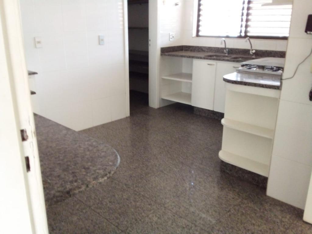 Apartamento à venda com 4 quartos, 190m² - Foto 8