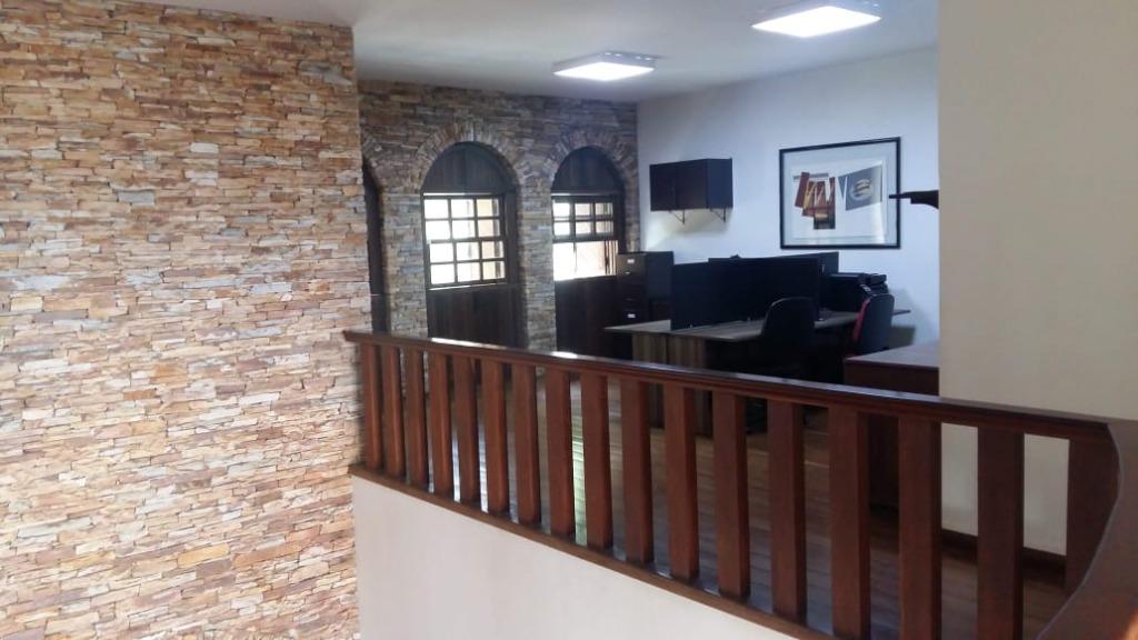 Casa à venda com 5 quartos, 300m² - Foto 1