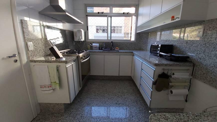 Apartamento à venda com 3 quartos, 160m² - Foto 12