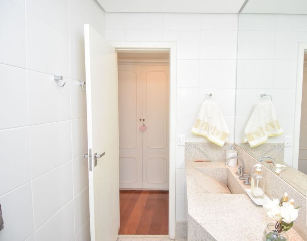 Apartamento à venda com 4 quartos, 150m² - Foto 17