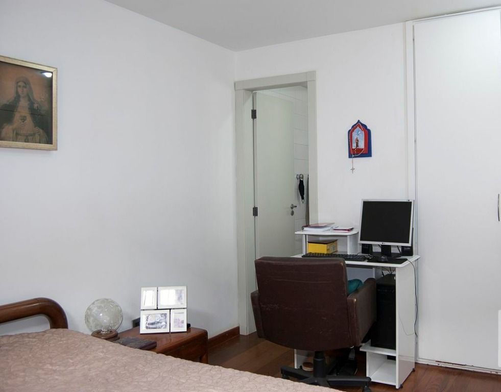 Apartamento à venda com 4 quartos, 140m² - Foto 8