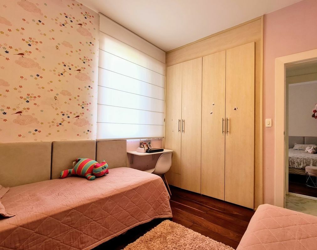 Apartamento à venda com 4 quartos, 140m² - Foto 2