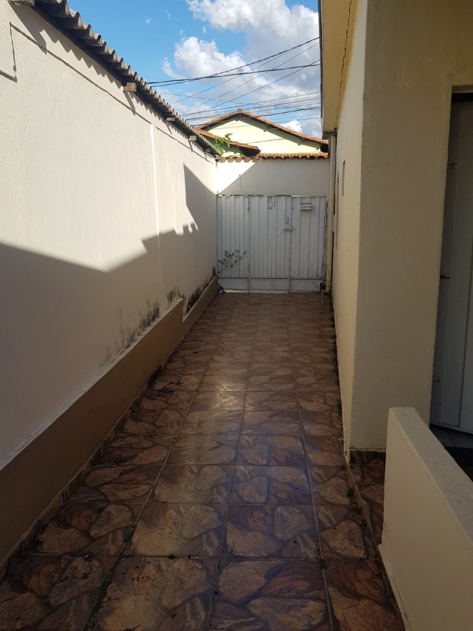 Casa à venda com 2 quartos, 180m² - Foto 2