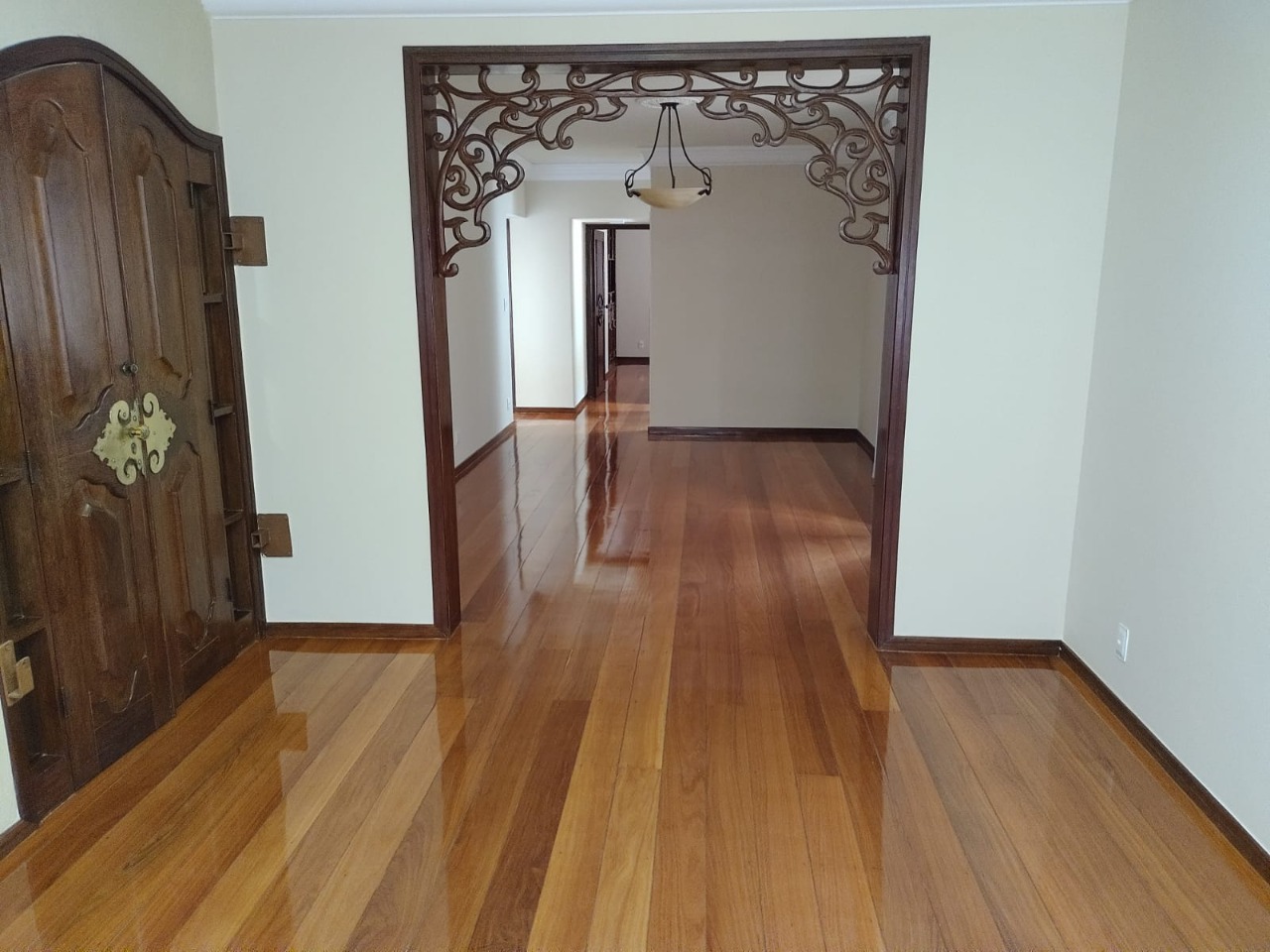 Apartamento à venda com 4 quartos, 220m² - Foto 1