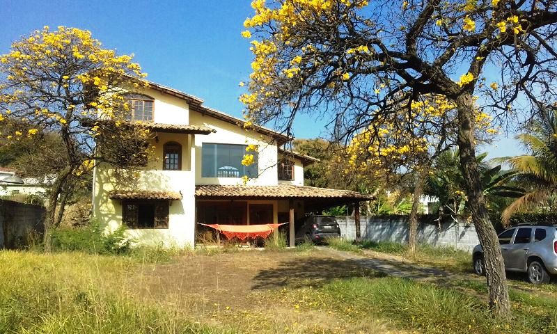 Casa à venda com 4 quartos, 220m² - Foto 1