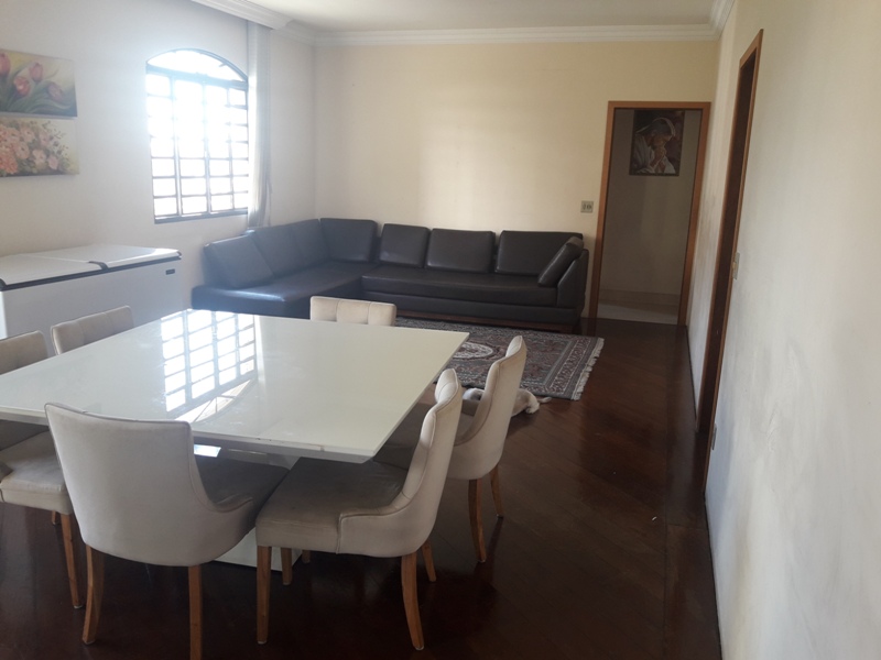 Apartamento à venda com 3 quartos, 211m² - Foto 1