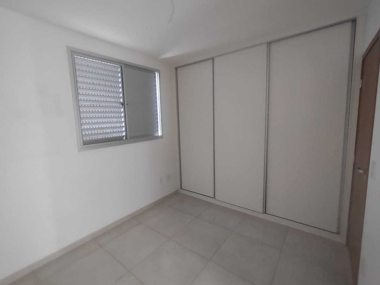 Apartamento à venda com 3 quartos, 77m² - Foto 3