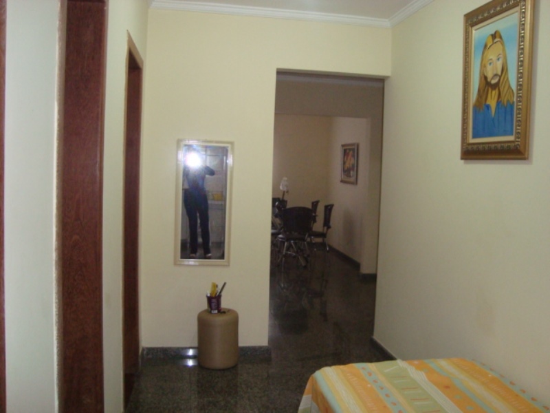 Casa à venda com 4 quartos, 200m² - Foto 4