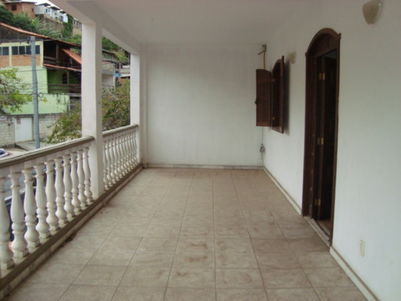 Casa à venda com 4 quartos, 200m² - Foto 2