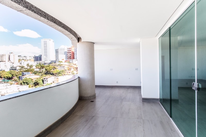 Apartamento à venda com 4 quartos, 202m² - Foto 2