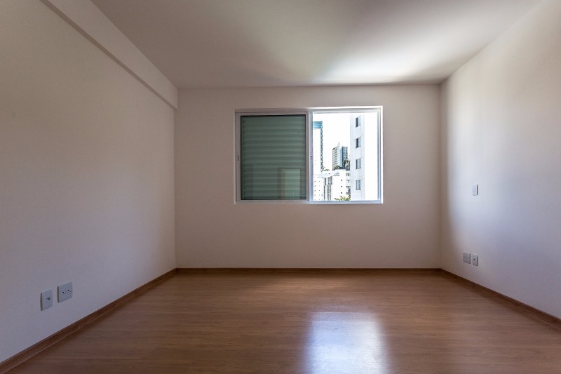 Apartamento à venda com 4 quartos, 202m² - Foto 3