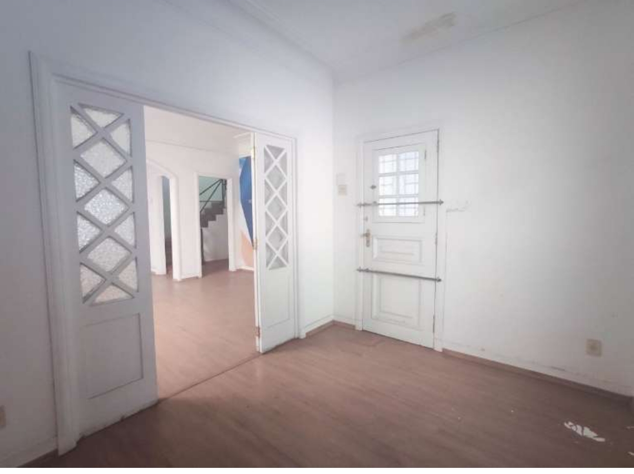 Casa à venda com 4 quartos, 230m² - Foto 1