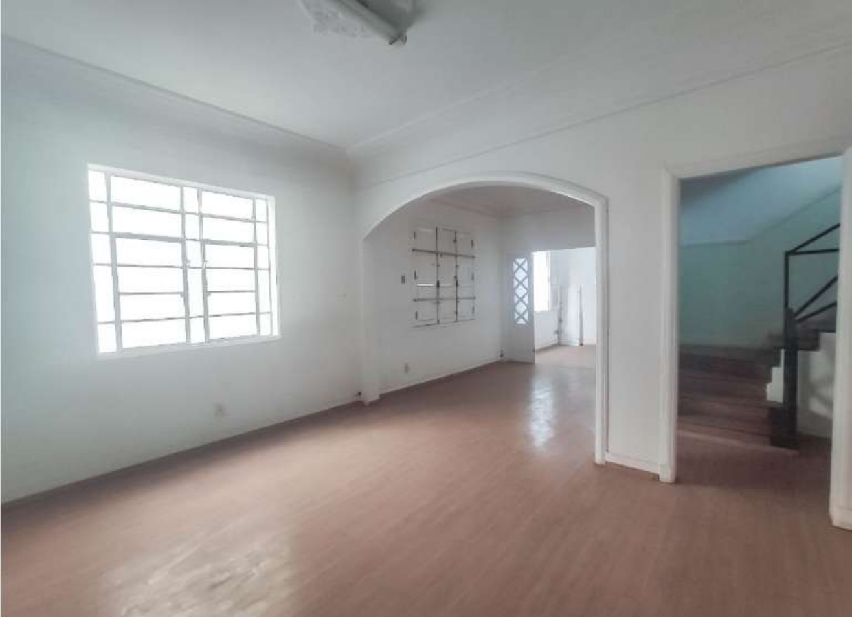 Casa à venda com 4 quartos, 230m² - Foto 2