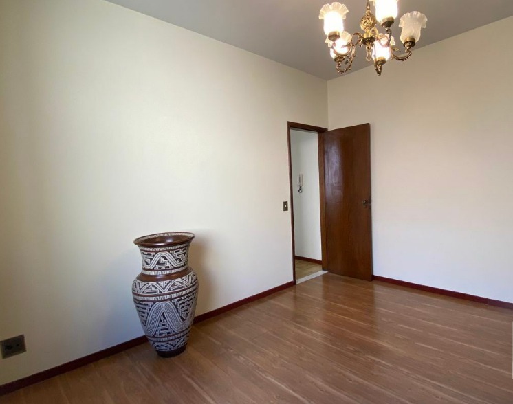 Apartamento à venda com 3 quartos, 159m² - Foto 2