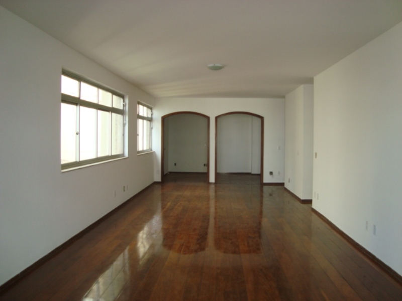 Apartamento à venda com 3 quartos, 220m² - Foto 1