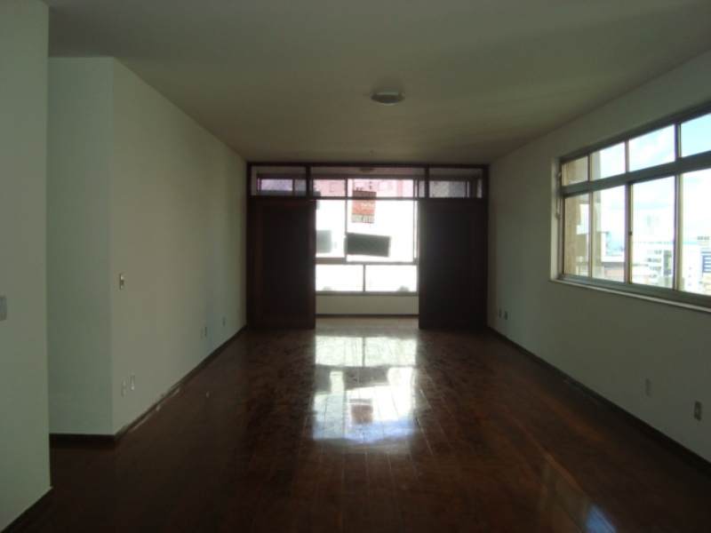 Apartamento à venda com 3 quartos, 220m² - Foto 2