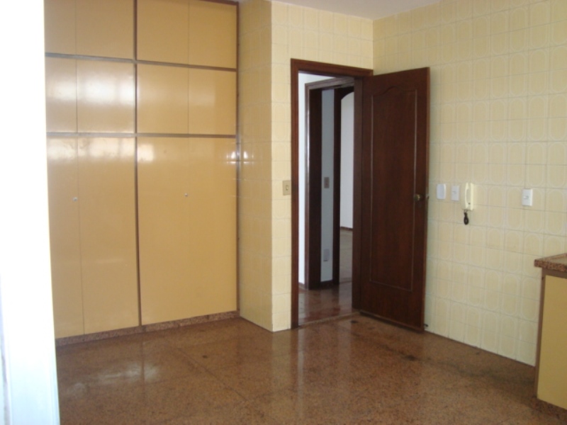 Apartamento à venda com 3 quartos, 220m² - Foto 12