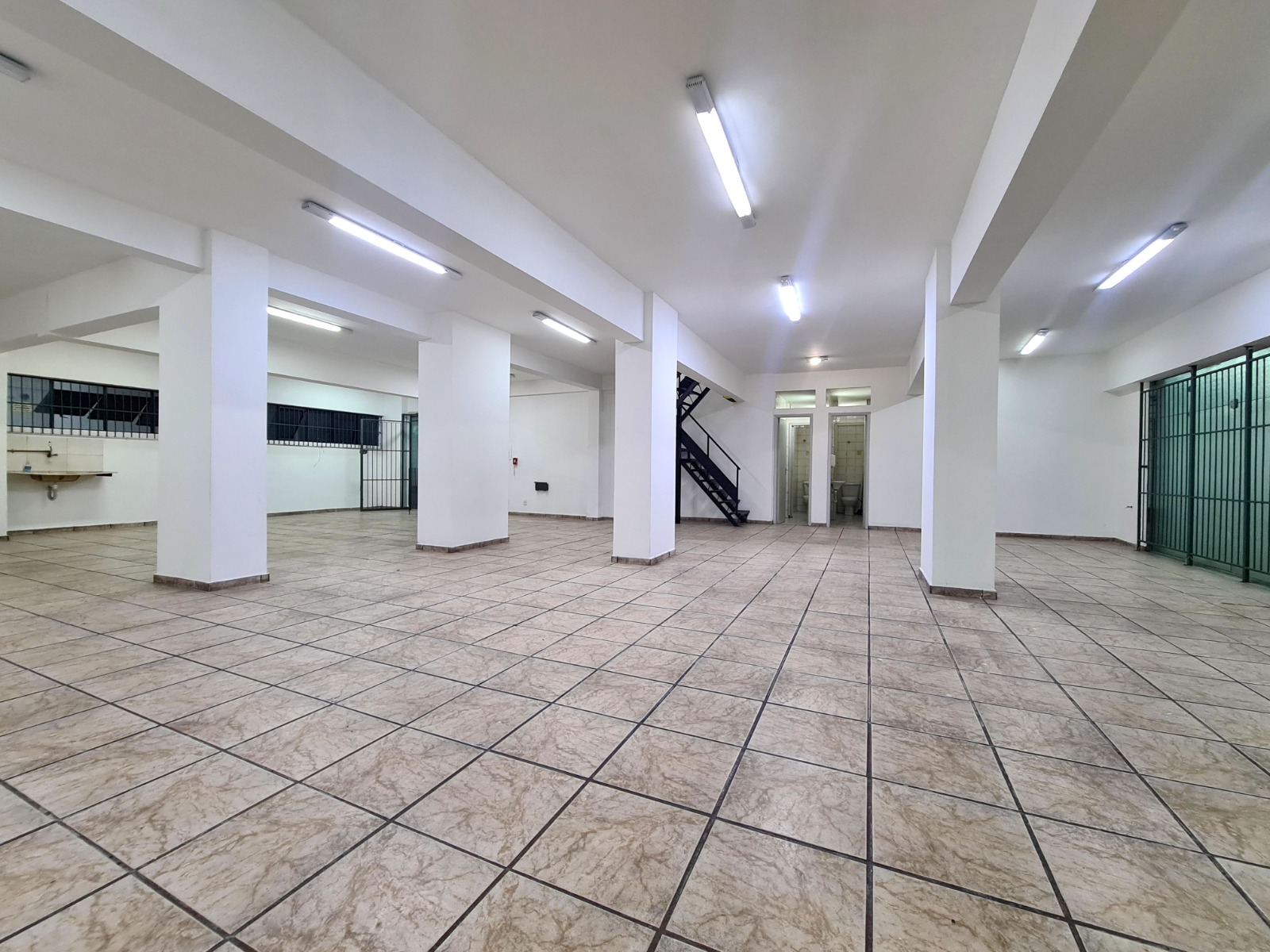 Loja-Salão para alugar com 1 quarto, 380m² - Foto 4