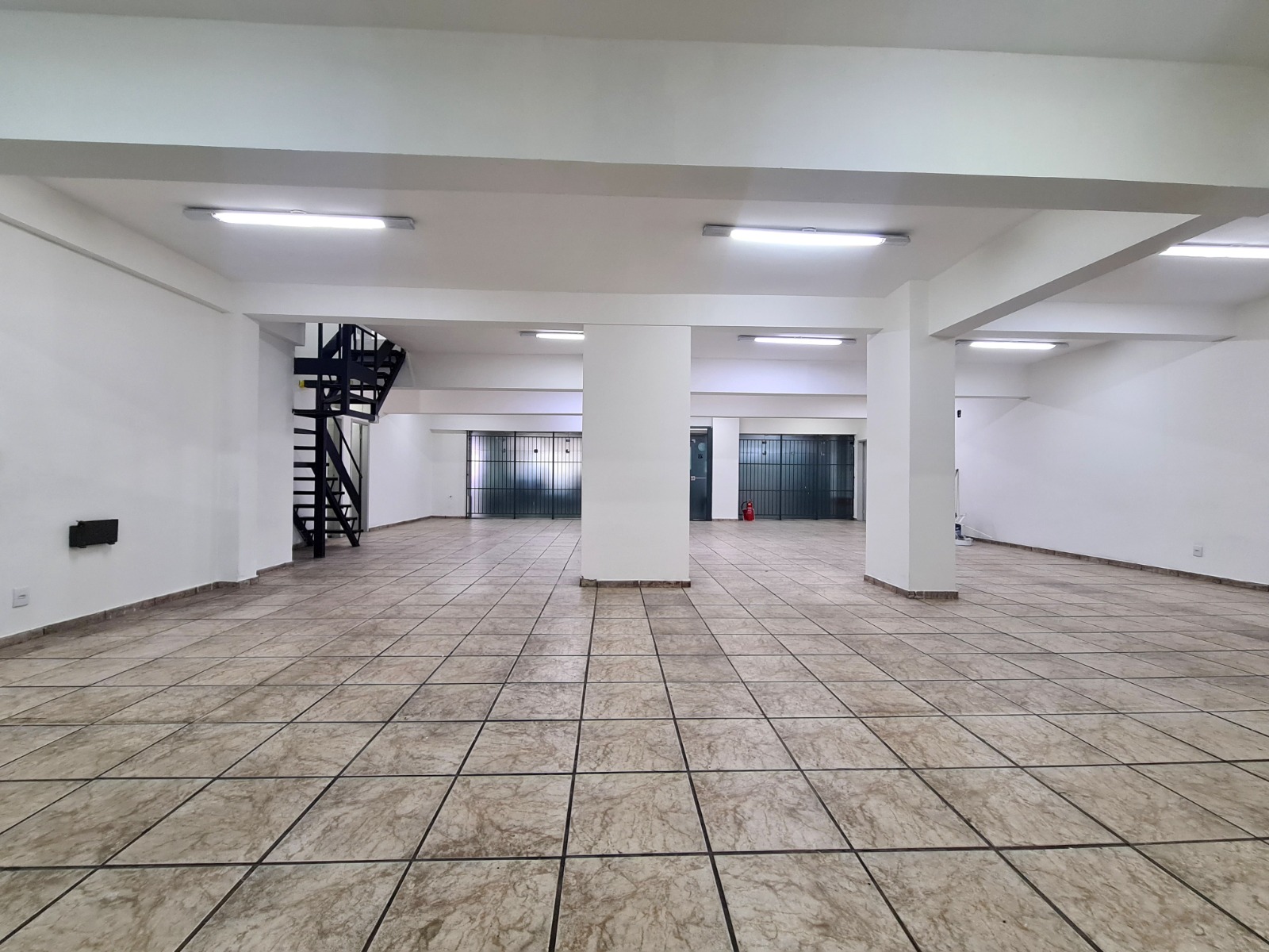 Loja-Salão para alugar com 1 quarto, 380m² - Foto 1