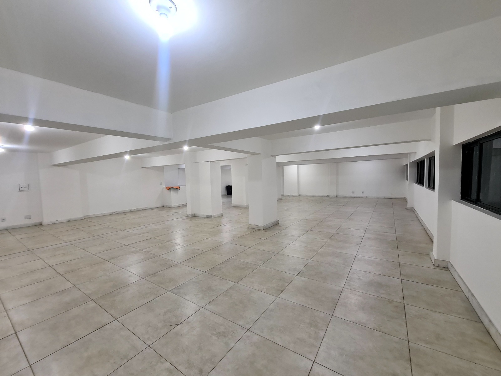 Loja-Salão para alugar com 1 quarto, 380m² - Foto 8