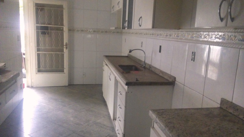 Casa à venda com 3 quartos, 165m² - Foto 1