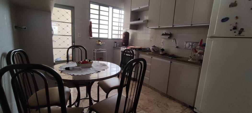 Casa à venda com 4 quartos, 200m² - Foto 8