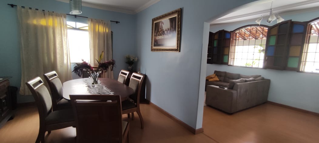 Casa à venda com 4 quartos, 200m² - Foto 9