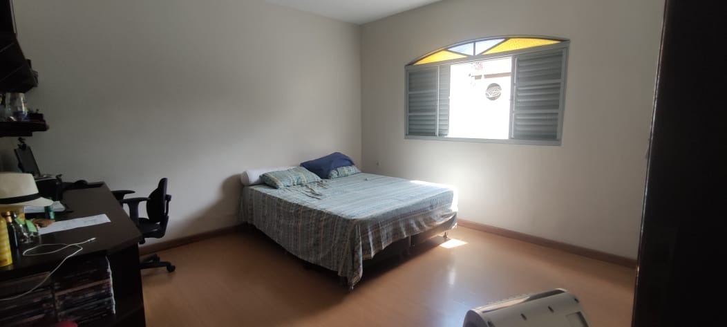 Casa à venda com 4 quartos, 200m² - Foto 13