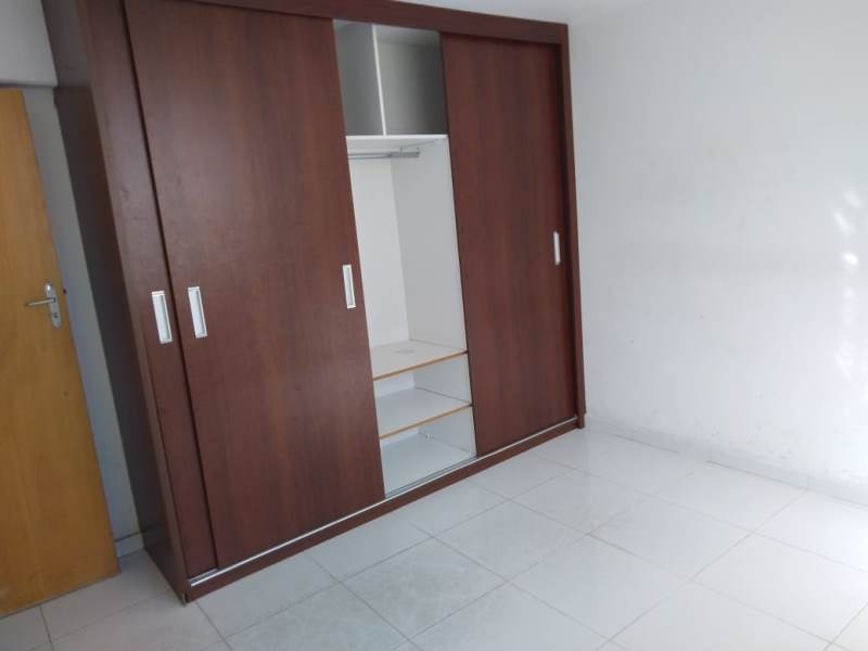 Apartamento à venda com 2 quartos, 70m² - Foto 2