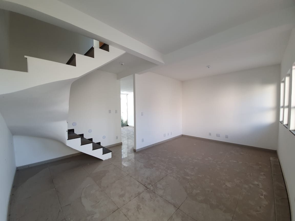 Casa à venda com 3 quartos, 125m² - Foto 2