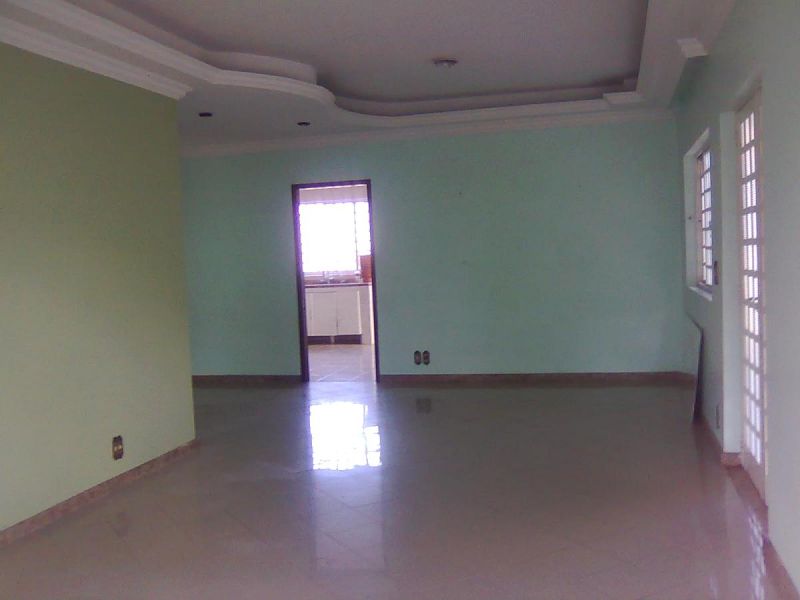 Casa à venda com 5 quartos, 130m² - Foto 1