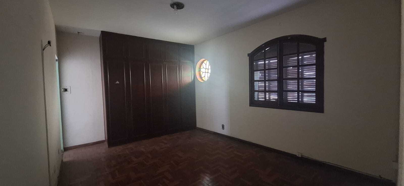 Casa à venda com 3 quartos, 200m² - Foto 4