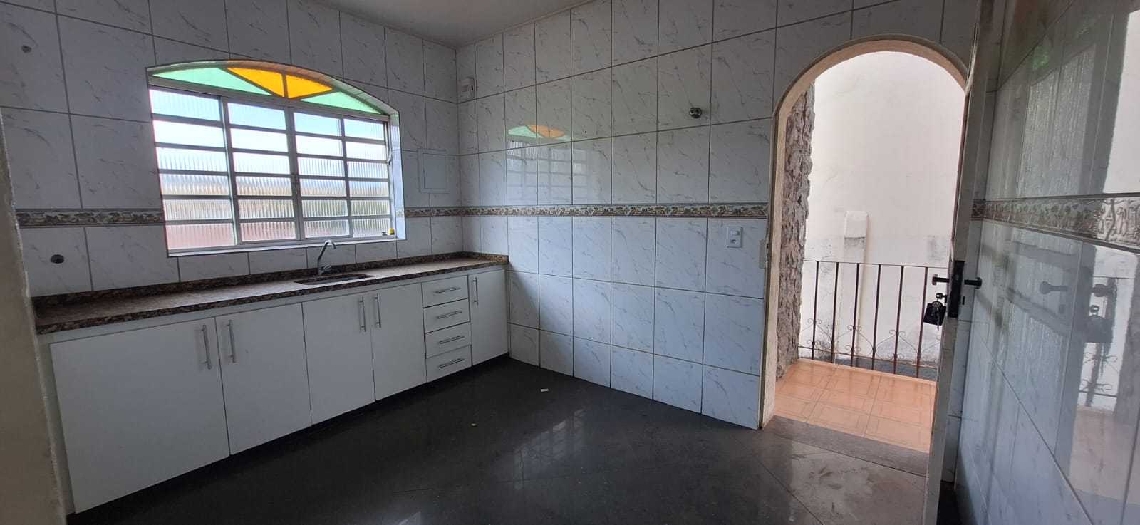 Casa à venda com 3 quartos, 200m² - Foto 13