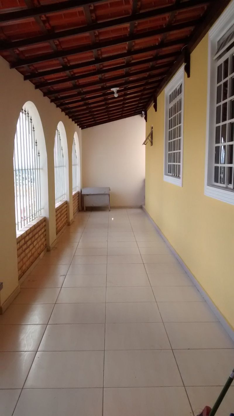 Casa à venda com 3 quartos, 75m² - Foto 2