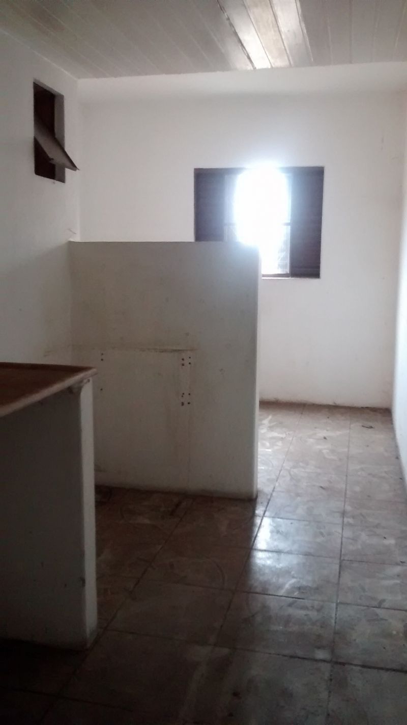 Casa à venda com 6 quartos, 140m² - Foto 2