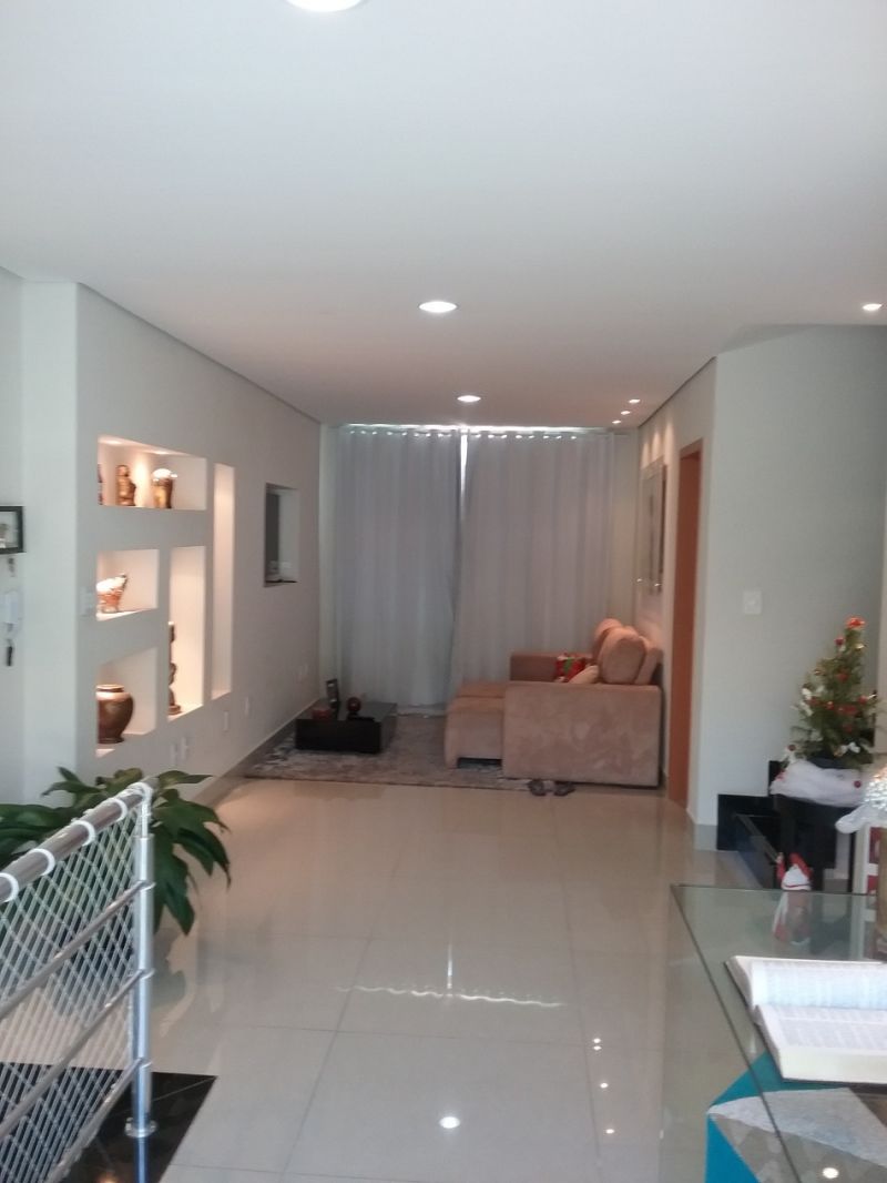 Casa à venda com 3 quartos, 160m² - Foto 1