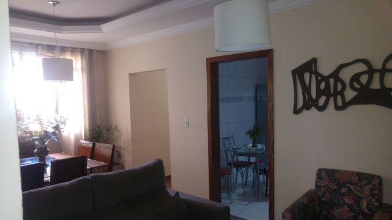 Apartamento à venda com 2 quartos, 75m² - Foto 2